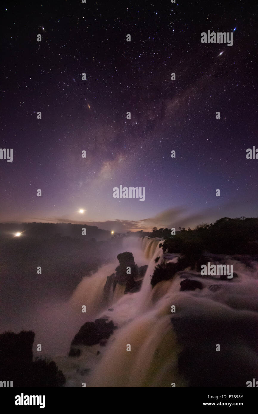 Le ciel nocturne au-dessus d'Iguazu, Argentine Banque D'Images