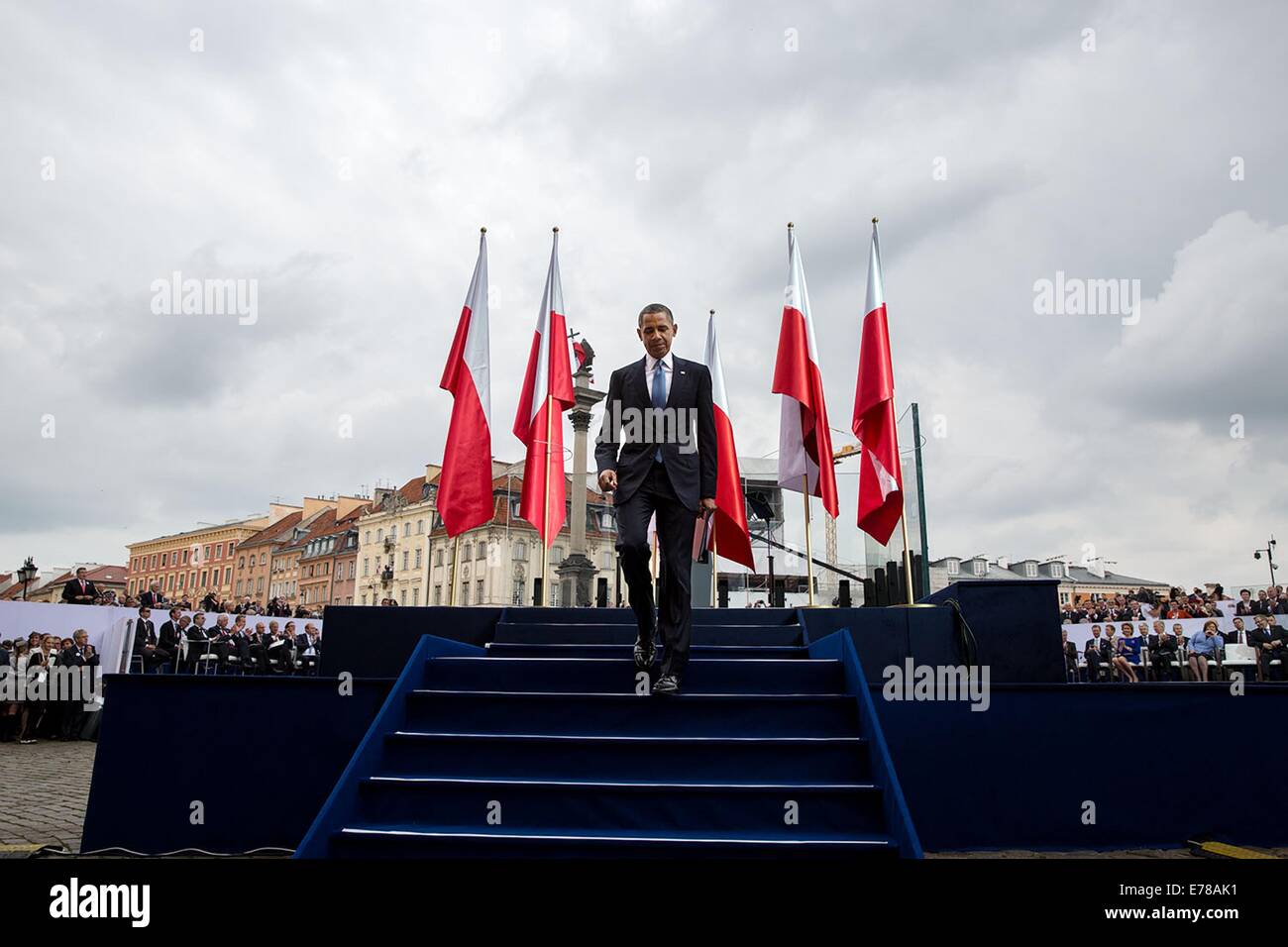 Le président américain Barack Obama quitte la scène après qu'il prononce une allocution à l'occasion du 25e anniversaire de la fête de la liberté en place du Château le 4 juin 2014 à Varsovie, Pologne. Banque D'Images