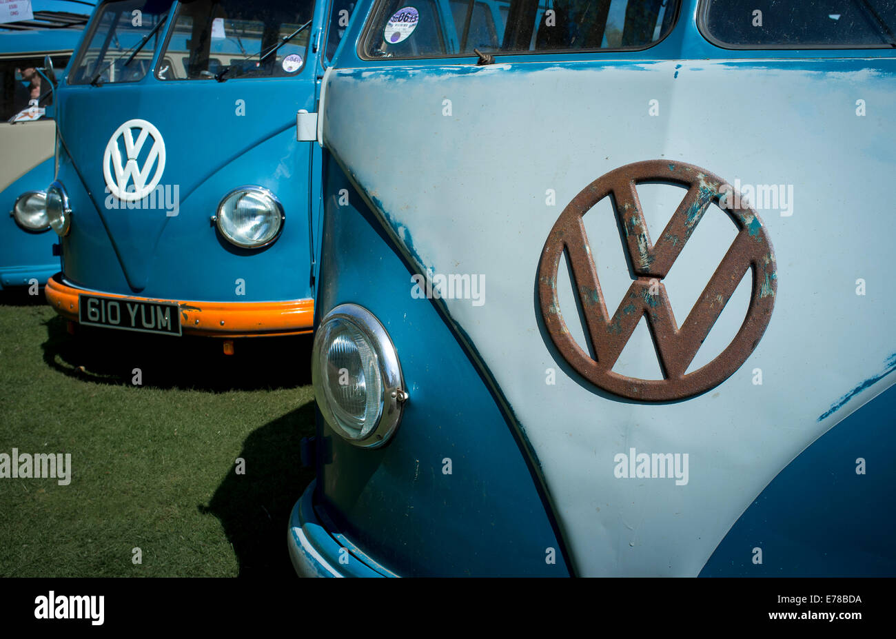 Rangée de classic volkswagen camping-cars. Banque D'Images