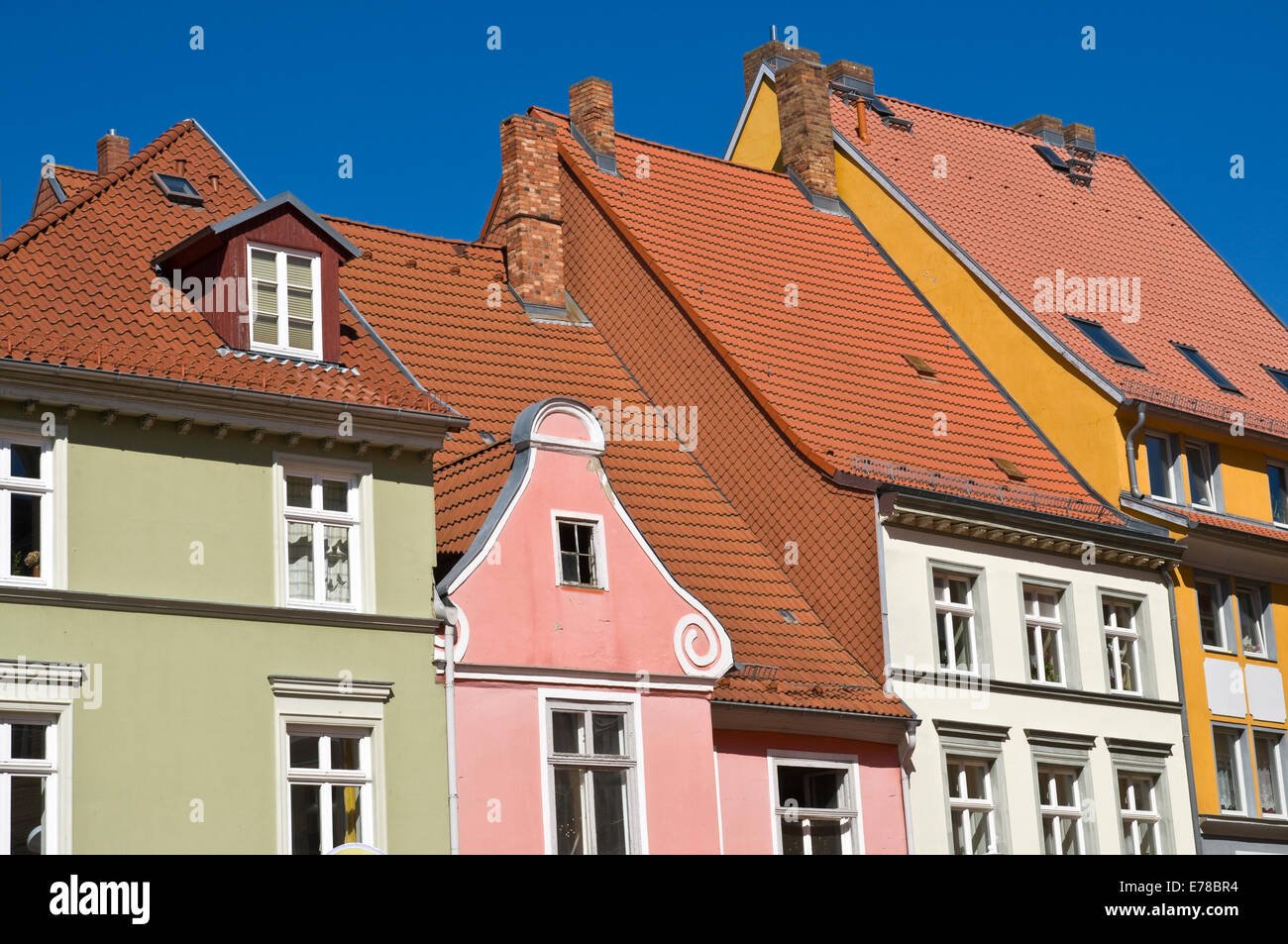 Les toits de la vieille ville historique de Stralsund, Mecklembourg Poméranie occidentale, Allemagne. Banque D'Images