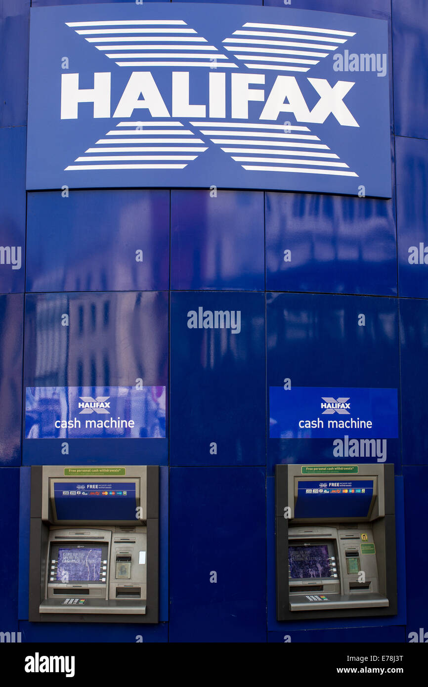 Halifax Building Society cash machine à Sheffield UK Banque D'Images