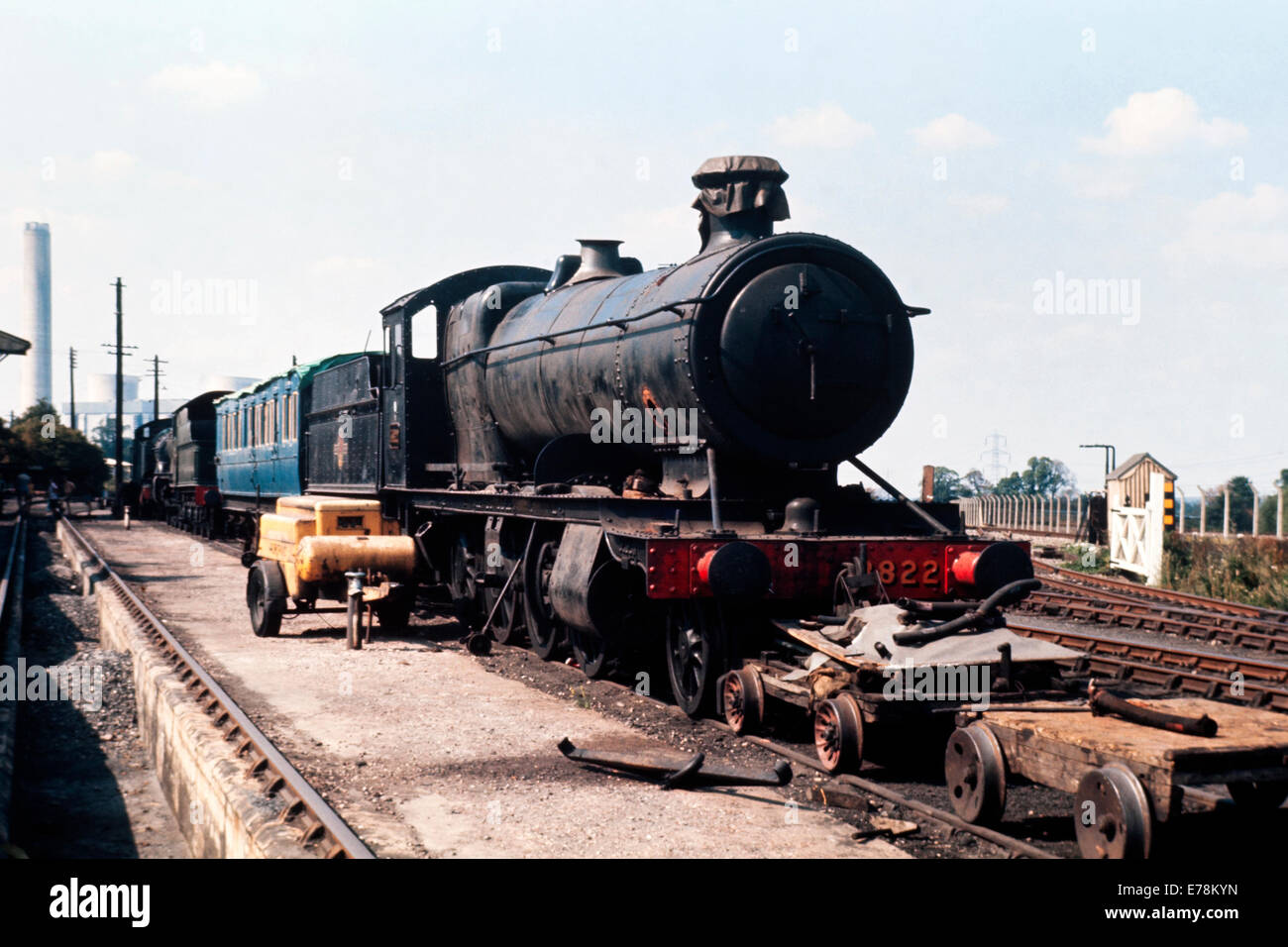 Ex British rail moteur à vapeur en attente de restauration à nombre 3822 didcot railway centre en 1976 Banque D'Images