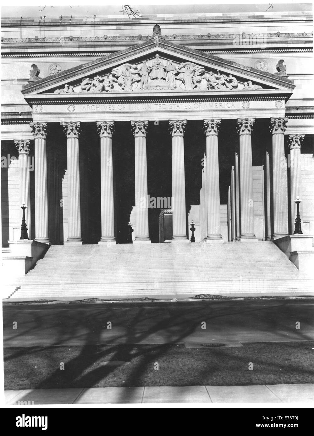 Photographie de la Constitution Avenue portique d'entrée et fronton , Banque D'Images