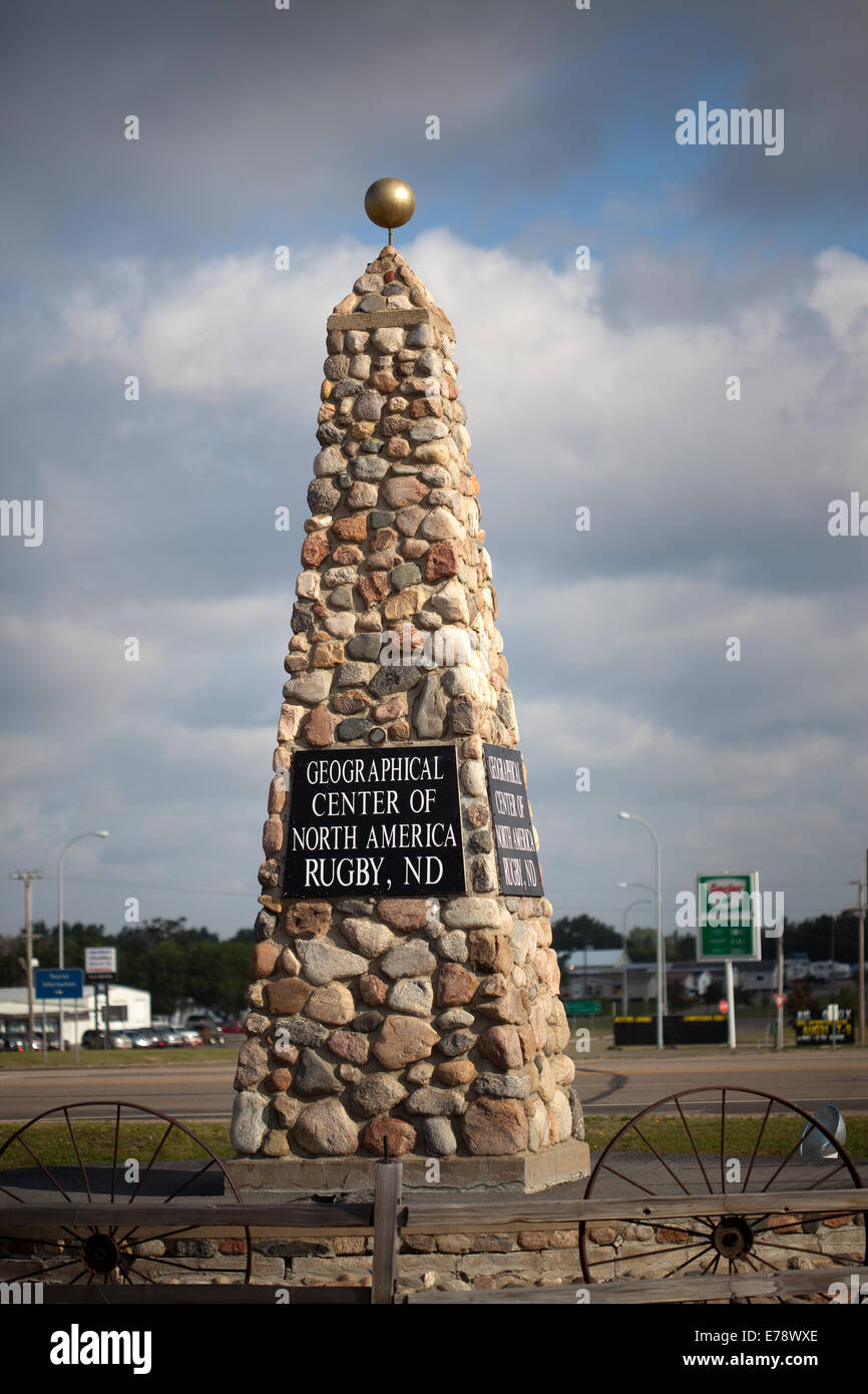 Le centre géographique de l'Amérique du Monument à Rugby, dans le Dakota du Nord - Le centre est marqué d'un monument ou cairn qui est Banque D'Images