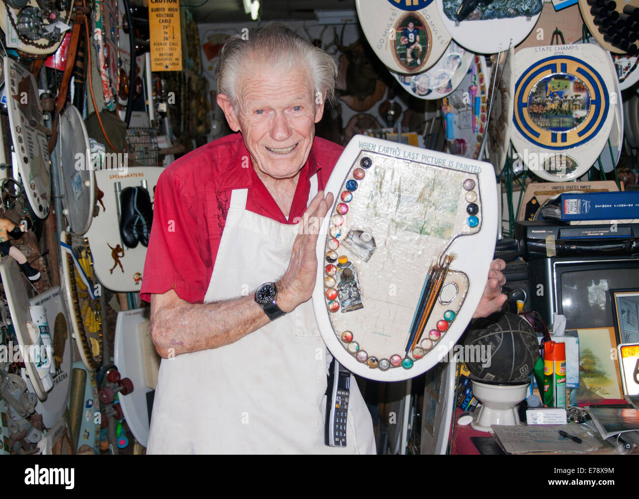 Barney Smith’s Toilet Seat Art Museum à San Antonio, Texas, présentant des œuvres originales et artisanales de l’artiste excentrique sur les sièges de toilettes. Banque D'Images