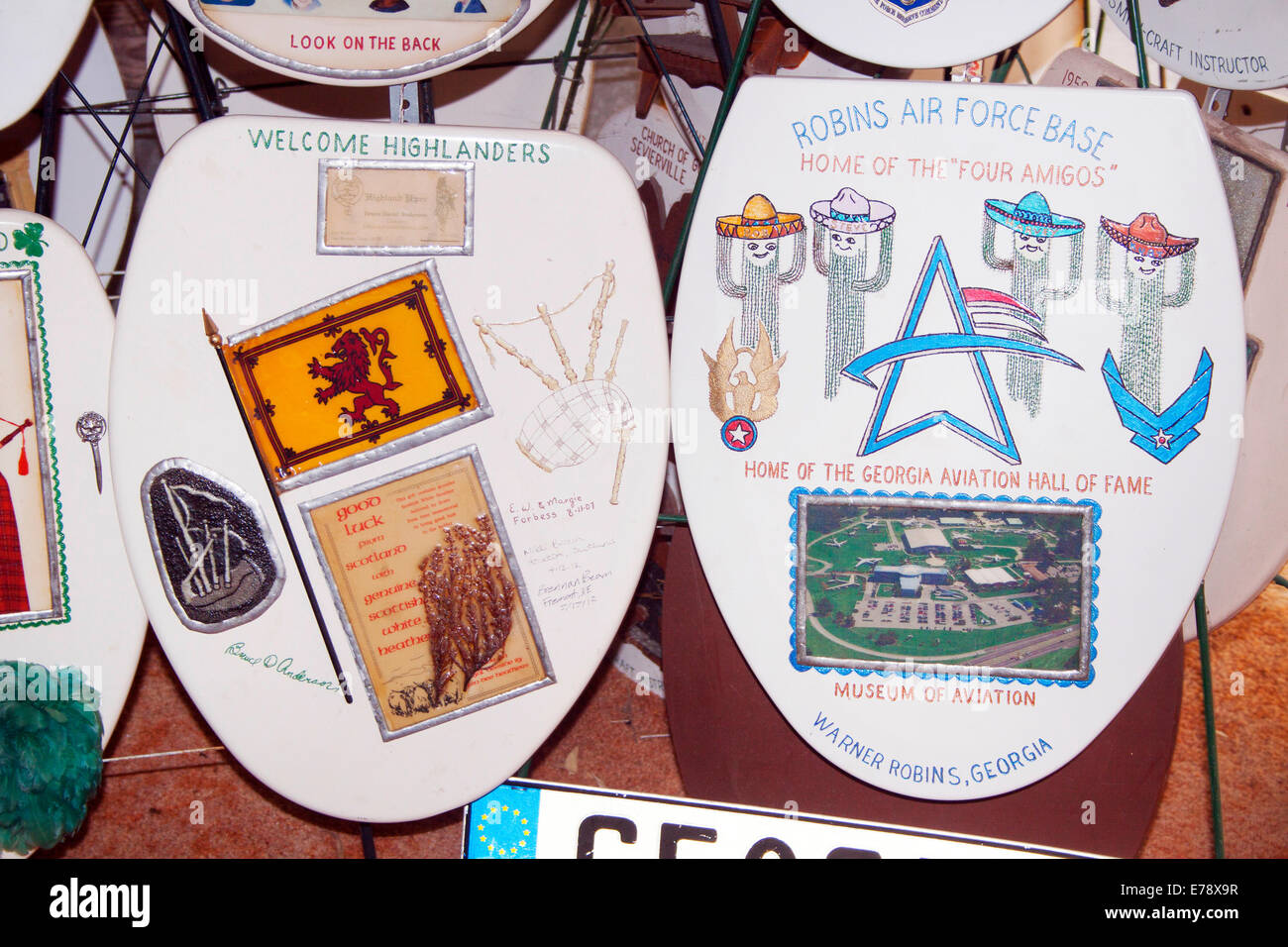 Barney Smith’s Toilet Seat Art Museum à San Antonio, Texas, présentant des œuvres originales et artisanales de l’artiste excentrique sur les sièges de toilettes. Banque D'Images
