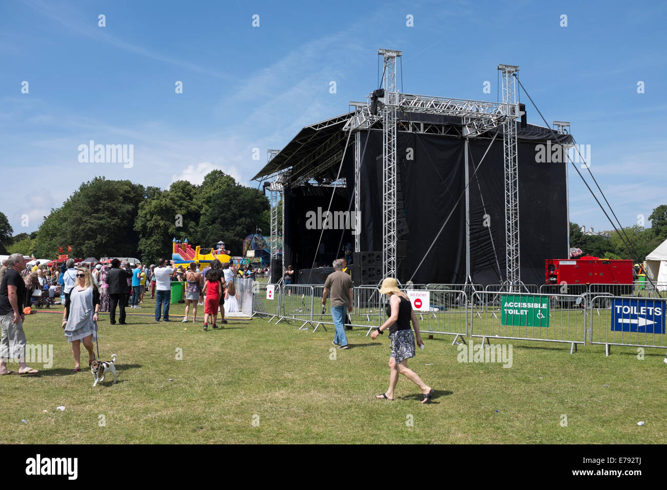 Scène principale du Festival de musique au concert d'Été en Famille Banque D'Images