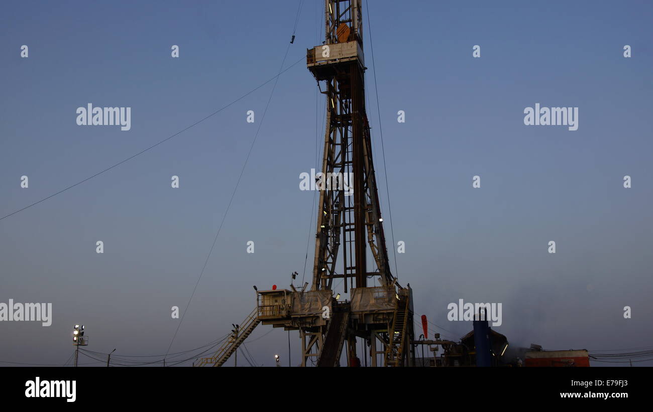 Travailleur sur un derrick. Banque D'Images