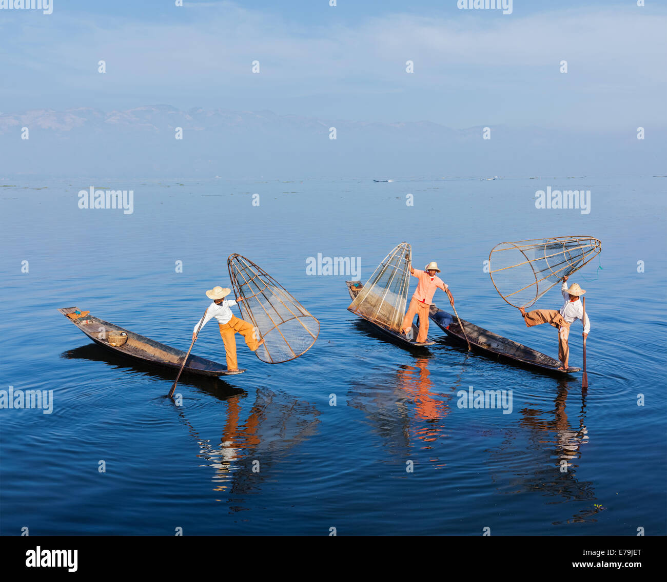 Les pêcheurs birmans au lac Inle, Myanmar Banque D'Images