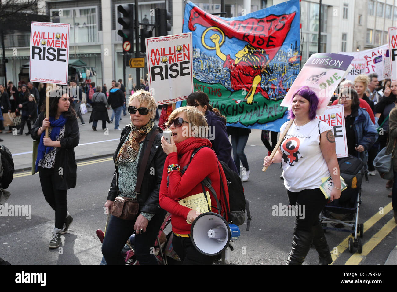 Millions de femmes Lieu mars à Londres pour marquer la Journée internationale de la femme où : London, Royaume-Uni Quand : 08 Mars 2014 Banque D'Images