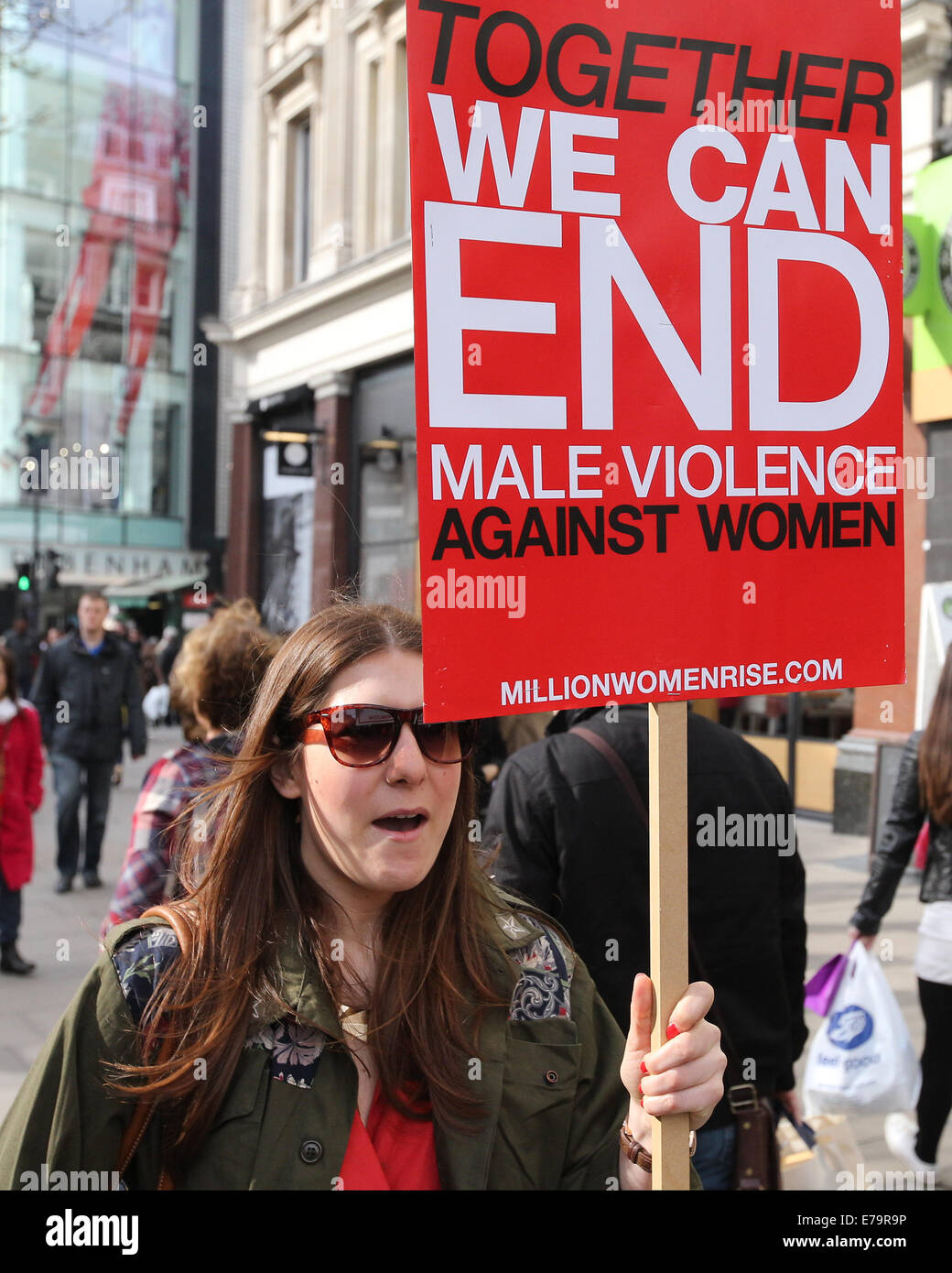 Millions de femmes Lieu mars à Londres pour marquer la Journée internationale de la femme où : London, Royaume-Uni Quand : 08 Mars 2014 Banque D'Images