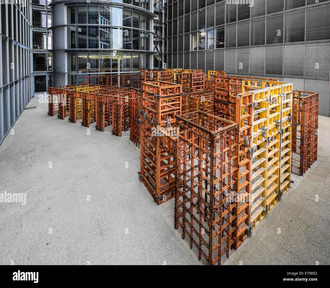 Art installation caled BFD bundig Hornschemeyer fluchtend dicht par Franka au lobe Paul Haus gouvernement immeuble de bureaux à Berlin Banque D'Images