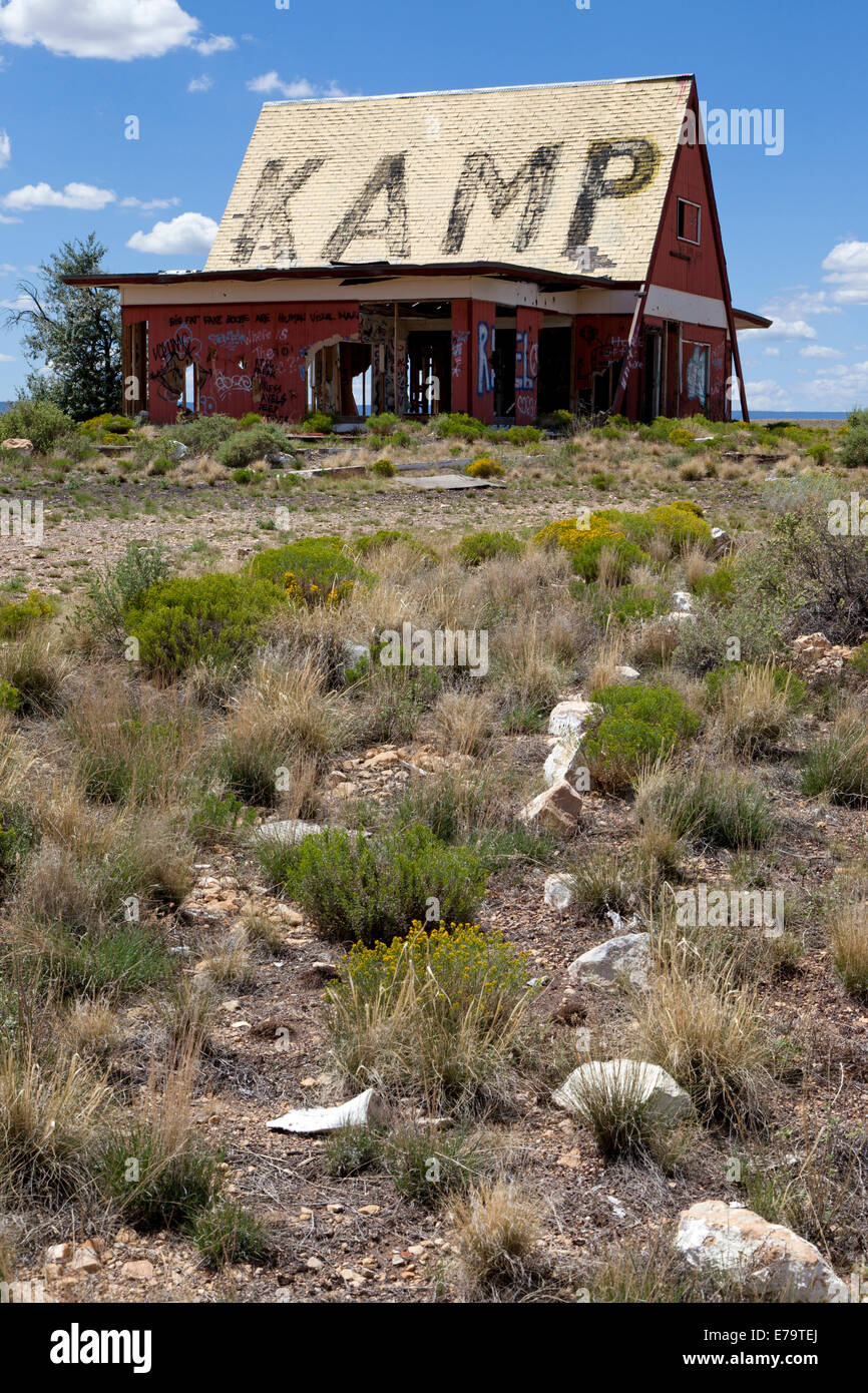 Deux canons" magasin du camping. Deux canons est situé en Arizona, à l'est de Flagstaff, sur ce qui était autrefois la route 66. Deux armes à feu a été originaux Banque D'Images