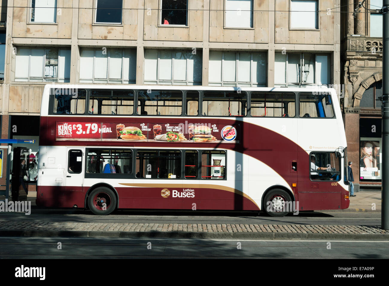 Bus Les bus Lothian sur Princes Street, Édimbourg Banque D'Images