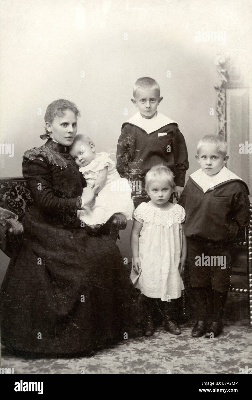 Femme avec quatre enfants, Portrait, Copenhague, Danemark, vers 1900 Banque D'Images