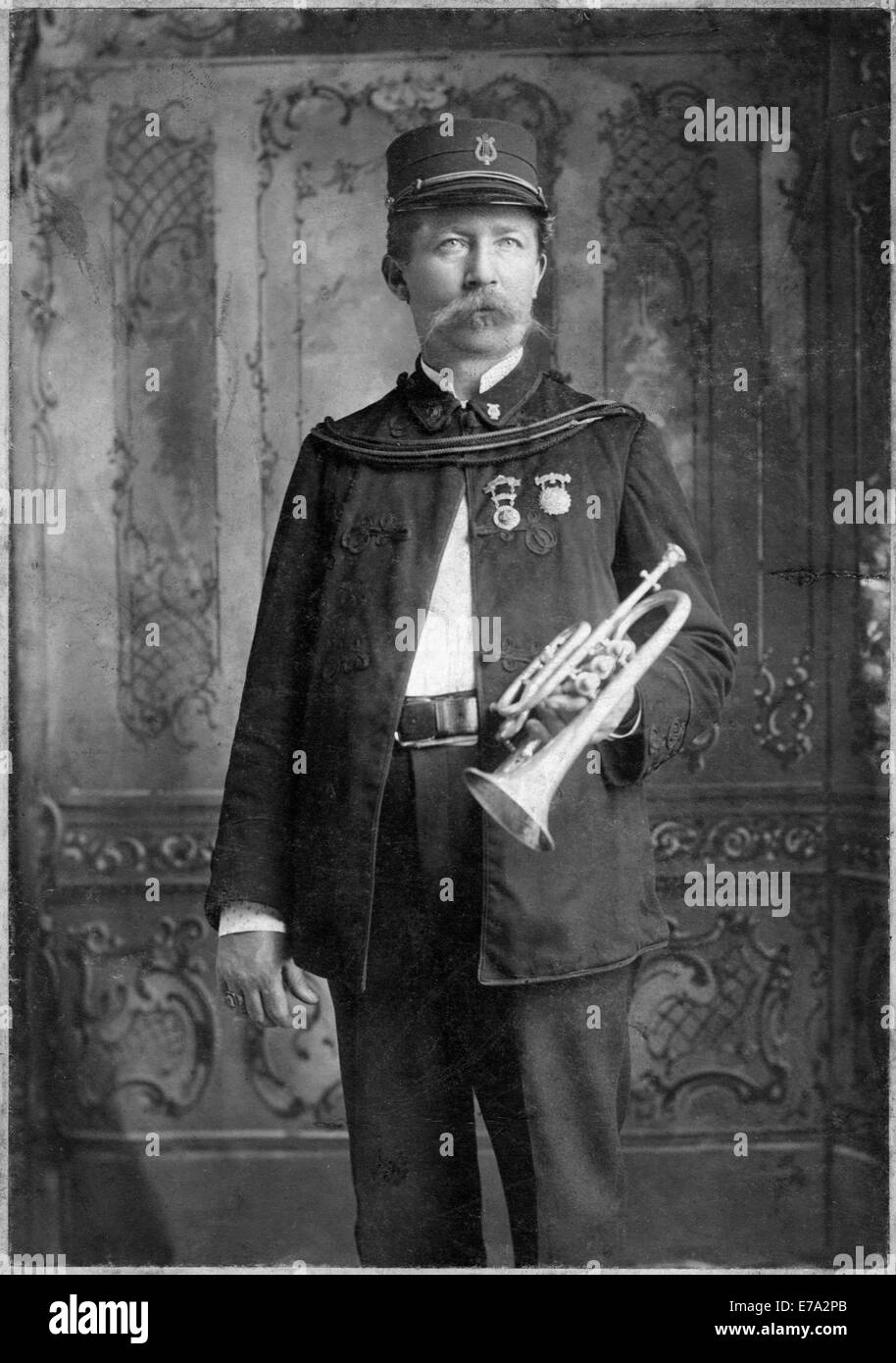 L'homme en uniforme de la bande avec Cornet, Chicago, Illinois, USA, 1907 Banque D'Images