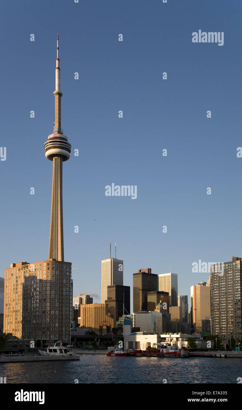 Vue sur le centre-ville de Toronto et la Tour CN du lac Ontario Banque D'Images