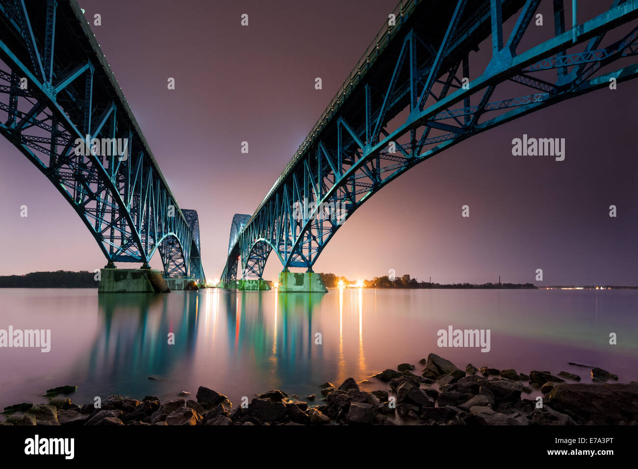 South Grand Island Bridge enjambe la rivière Niagara dans l'État de New York Banque D'Images