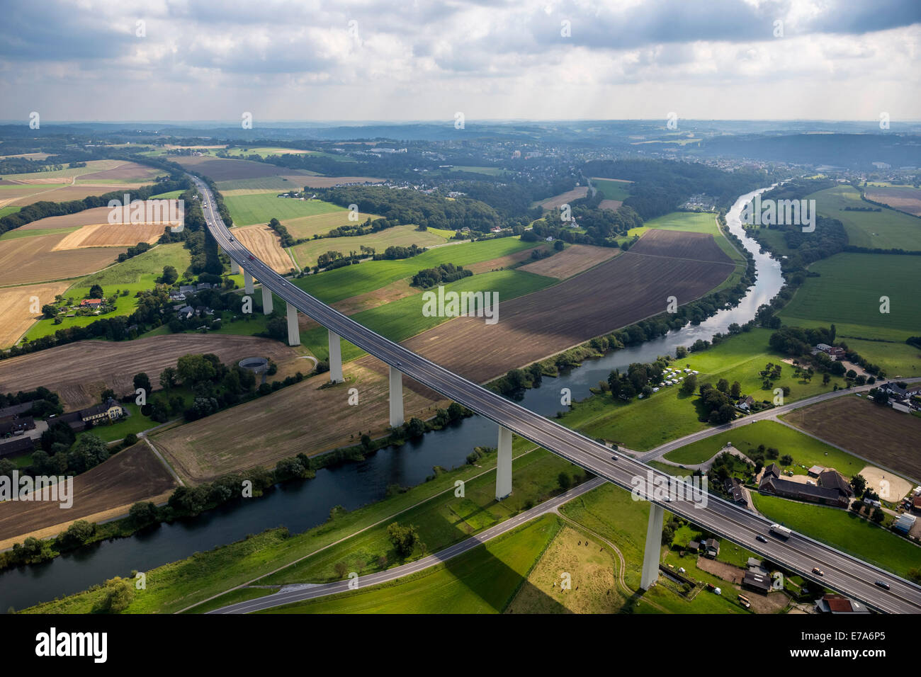 Vue aérienne, Mintarder Brücke, Ruhr, Mülheim an der Ruhr, Ruhr, Rhénanie du Nord-Westphalie, Allemagne Banque D'Images