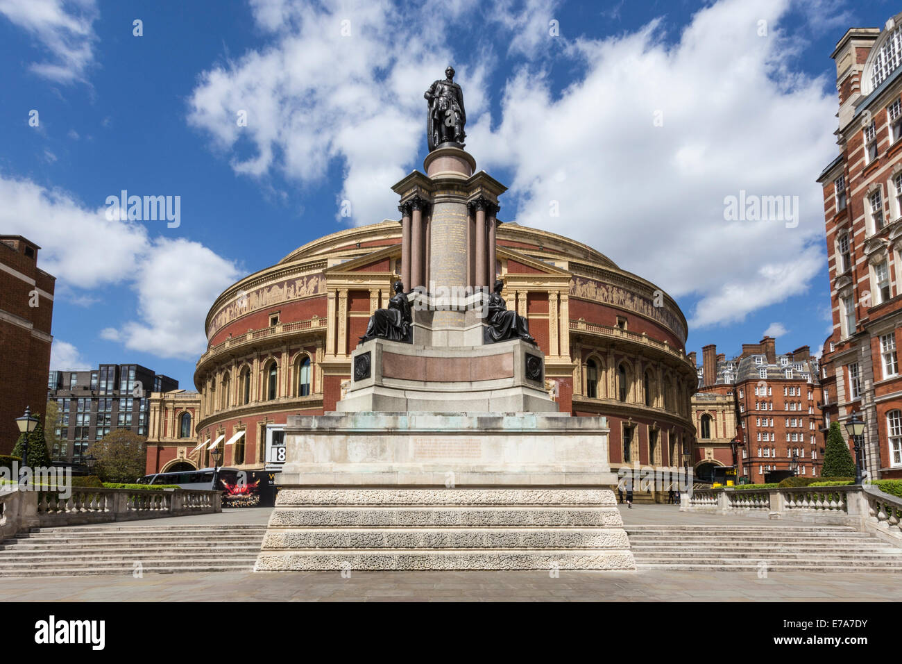 Statue de Prince Albert et le Royal Albert Hall, Londres, Angleterre, Royaume-Uni Banque D'Images