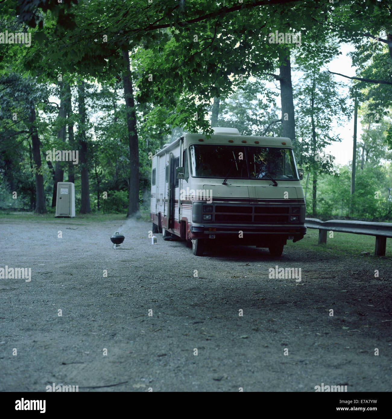 Un motorisé avec un fumeur barbecue Banque D'Images