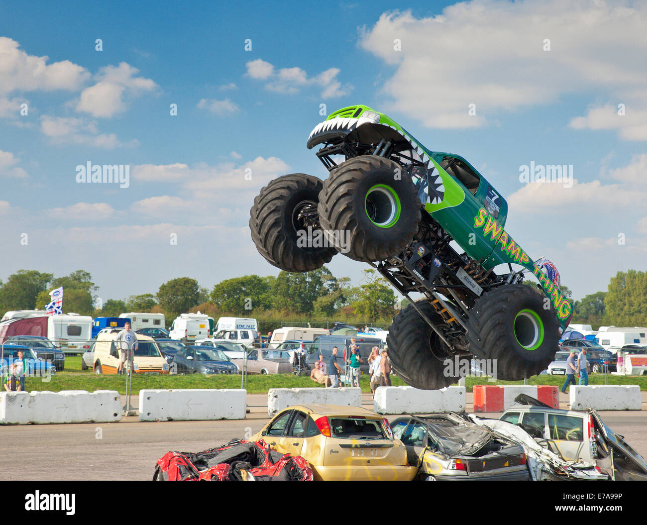Monster Truck appelé chose Marais conduit par Tony Dixon, effectuant à Santa Pod. Banque D'Images