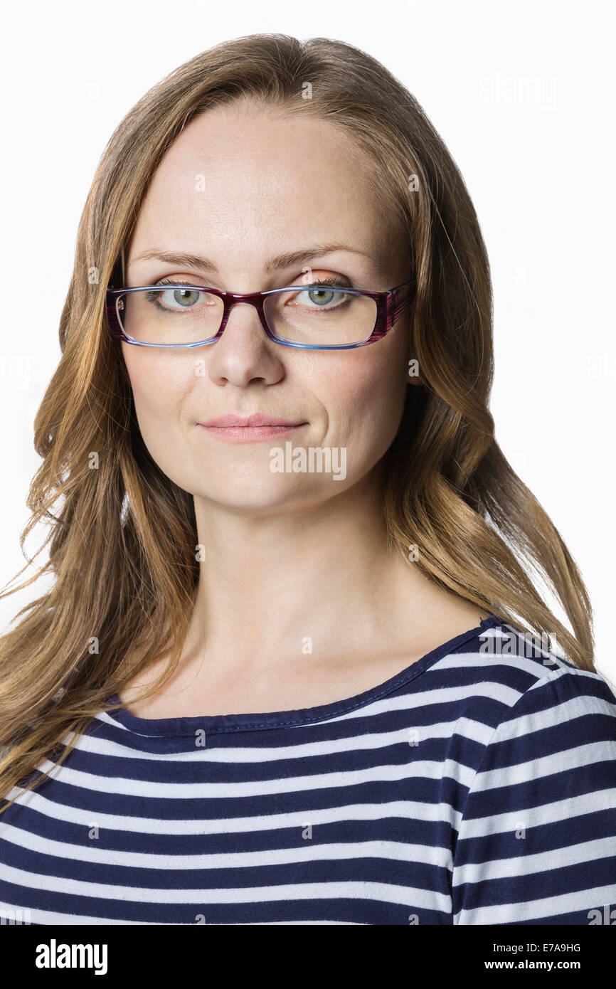 Portrait of mid adult woman over white background Banque D'Images