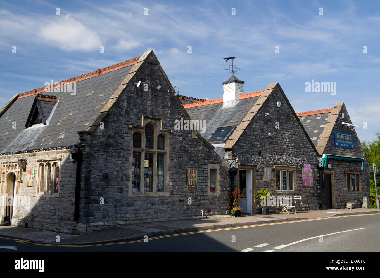 Bâtiment ancien, Place de la Mairie, Bridgend, Vale of Glamorgan, Pays de Galles, Royaume-Uni. Banque D'Images