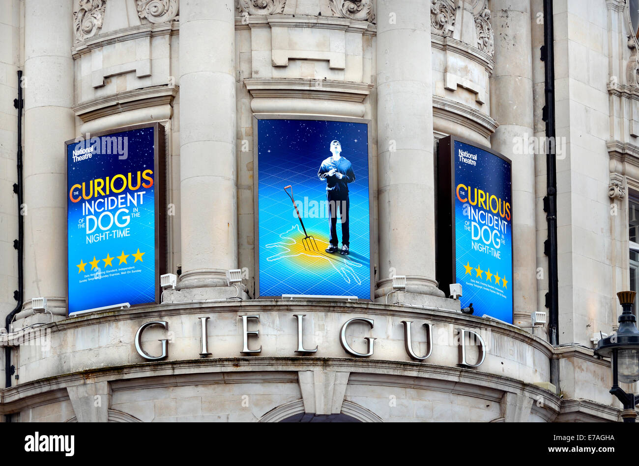 Londres, Angleterre, Royaume-Uni. 'Bizarre incident du chien pendant la nuit' au Gielgud Theatre, Shaftesbury Avenue, 2014 Banque D'Images