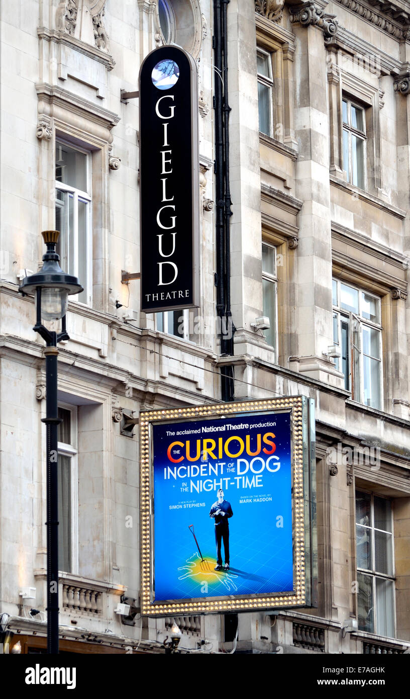 Londres, Angleterre, Royaume-Uni. 'Bizarre incident du chien pendant la nuit' au Gielgud Theatre, Shaftesbury Avenue, 2104 Banque D'Images