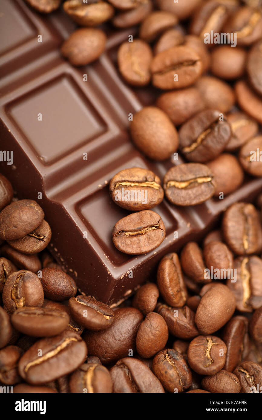 Les grains de café et de chocolat. Banque D'Images