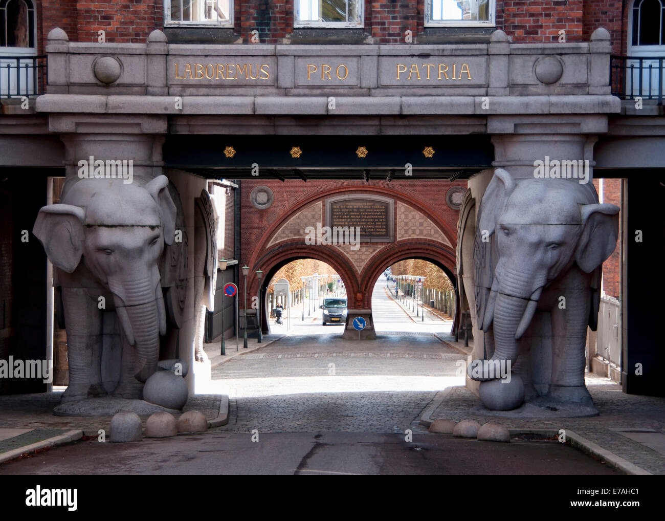 Porte monumentale à Carlberg's Brewery à Copenhague. Banque D'Images