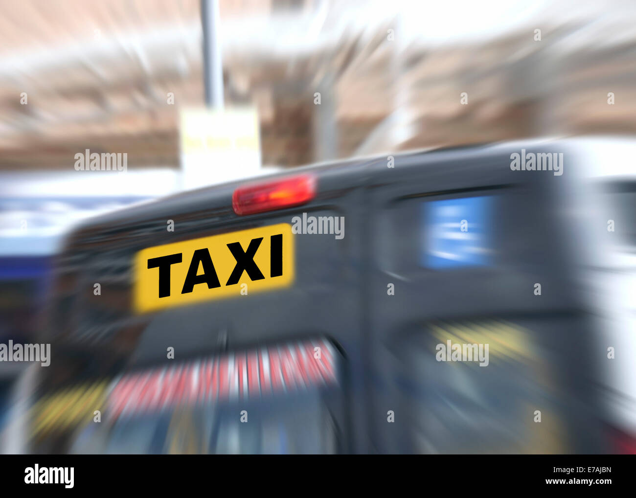Taxi à la gare. Ajouté l'effet de zoom qui se concentre sur les signe. Banque D'Images Taxi à la gare. Ajouté l'effet de zoom qui se concentre sur les signe. Banque D'Images
