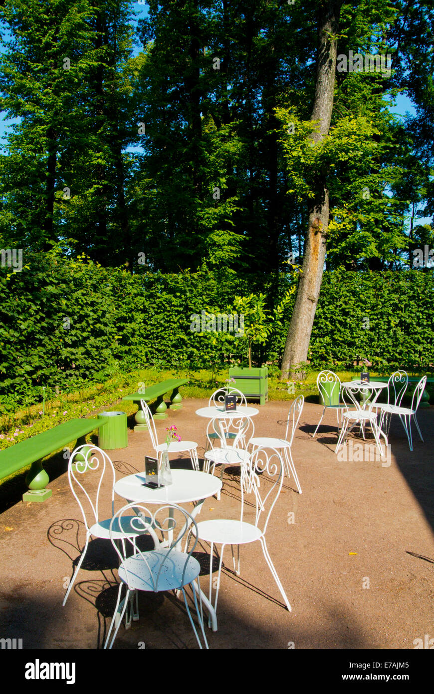Terrasse de café, jardin d'été parc, Saint Petersburg, Russie, Europe Photo  Stock - Alamy
