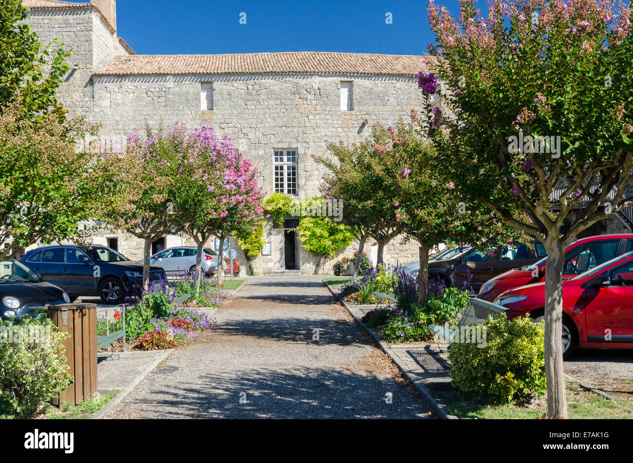 Pujols Château qui contient le bureau de poste et d' dans le village de Pujols dans le département de la Gironde, Aquitaine Banque D'Images