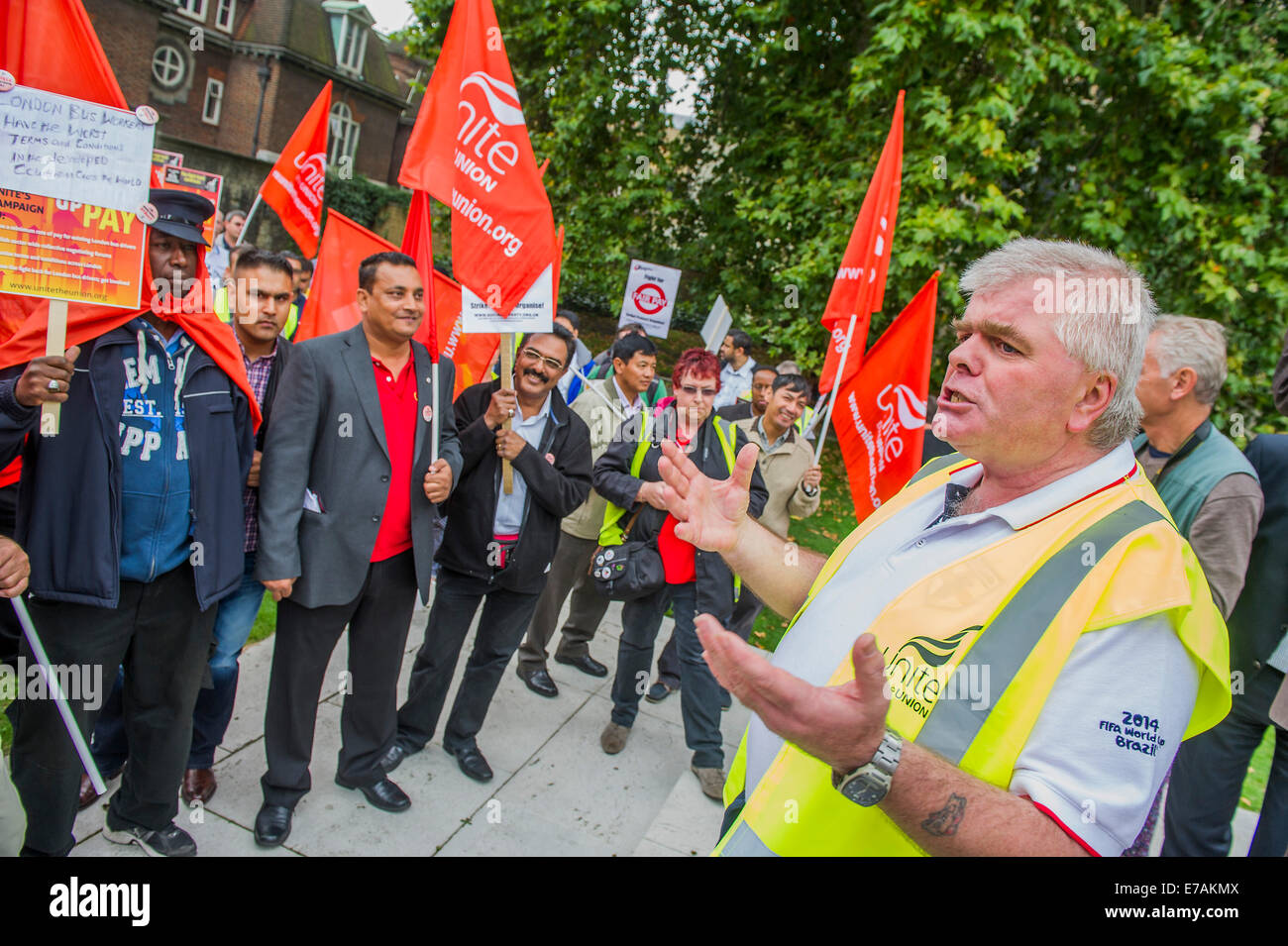 Londres, Royaume-Uni. 11 Septembre, 2014. Les conducteurs de bus et les membres de l'Unite de protester contre l'inégalité des salaires (et des termes et conditions) parmi les entreprises de transport par autobus privatisées. Un jour de trois manifestations devant le Parlement, Westminster, London, UK, 11 sept 2014. Crédit : Guy Bell/Alamy Live News Banque D'Images