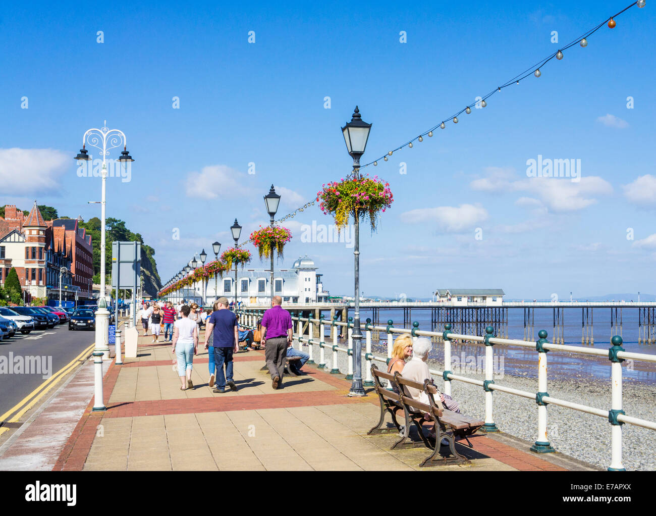 Front de Mer, plage et Pier Penarth Vale of Glamorgan South Wales GB UK EU Europe Banque D'Images