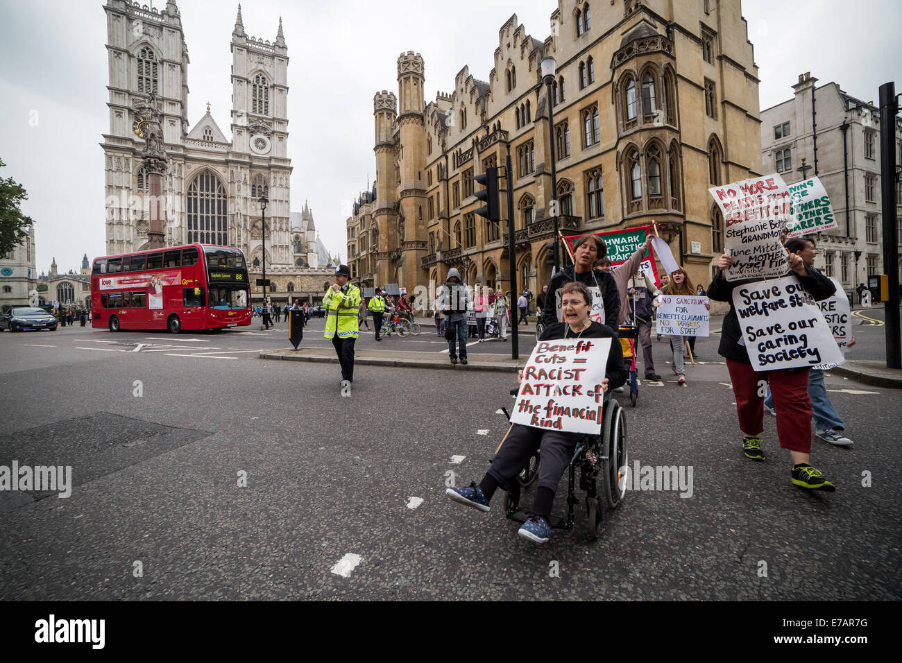 Londres, Royaume-Uni. 11 Septembre, 2014. Les personnes à mobilité réduite contre les coupures (ATLC) Manifestation à Londres Crédit : Guy Josse/Alamy Live News Banque D'Images