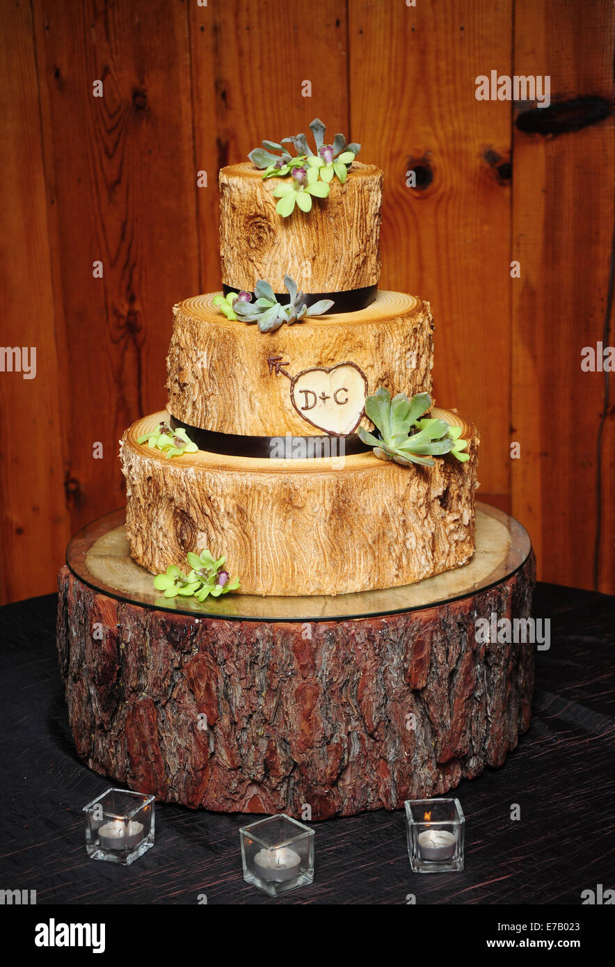 Un Gateau De Mariage Concu Pour Ressembler A Du Bois D Un Vieil Arbre Photo Stock Alamy Un Gateau De Mariage Concu Pour Ressembler A Du Bois D Un Vieil Arbre Photo Stock Alamy