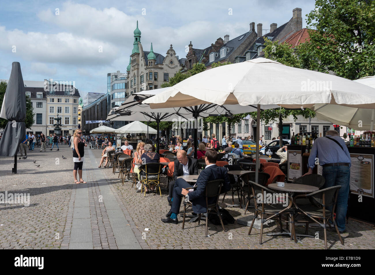 Les cafés en plein air, Hojbro Plads, Copenhague, Danemark Banque D'Images