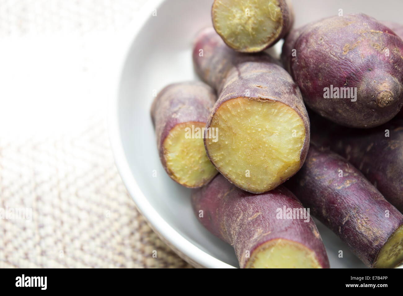 faire bouillir les pommes de terre Banque D'Images