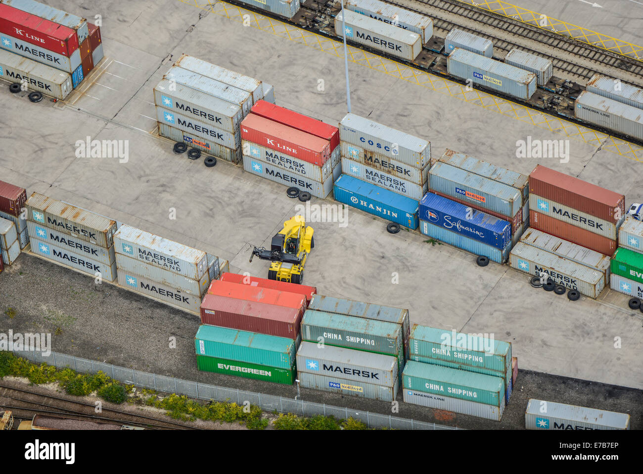 Une vue aérienne d'une gare de marchandises conteneurisées à Doncaster, dans le Yorkshire du Sud. Banque D'Images