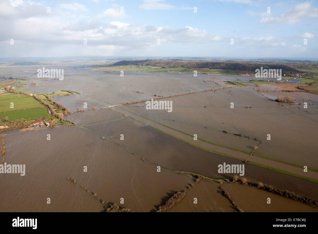 La principale ligne de chemin de fer dans le Somerset près de Bridgwater, Somerset sur les niveaux qui est maintenant complètement sous l'eau à la place. Banque D'Images