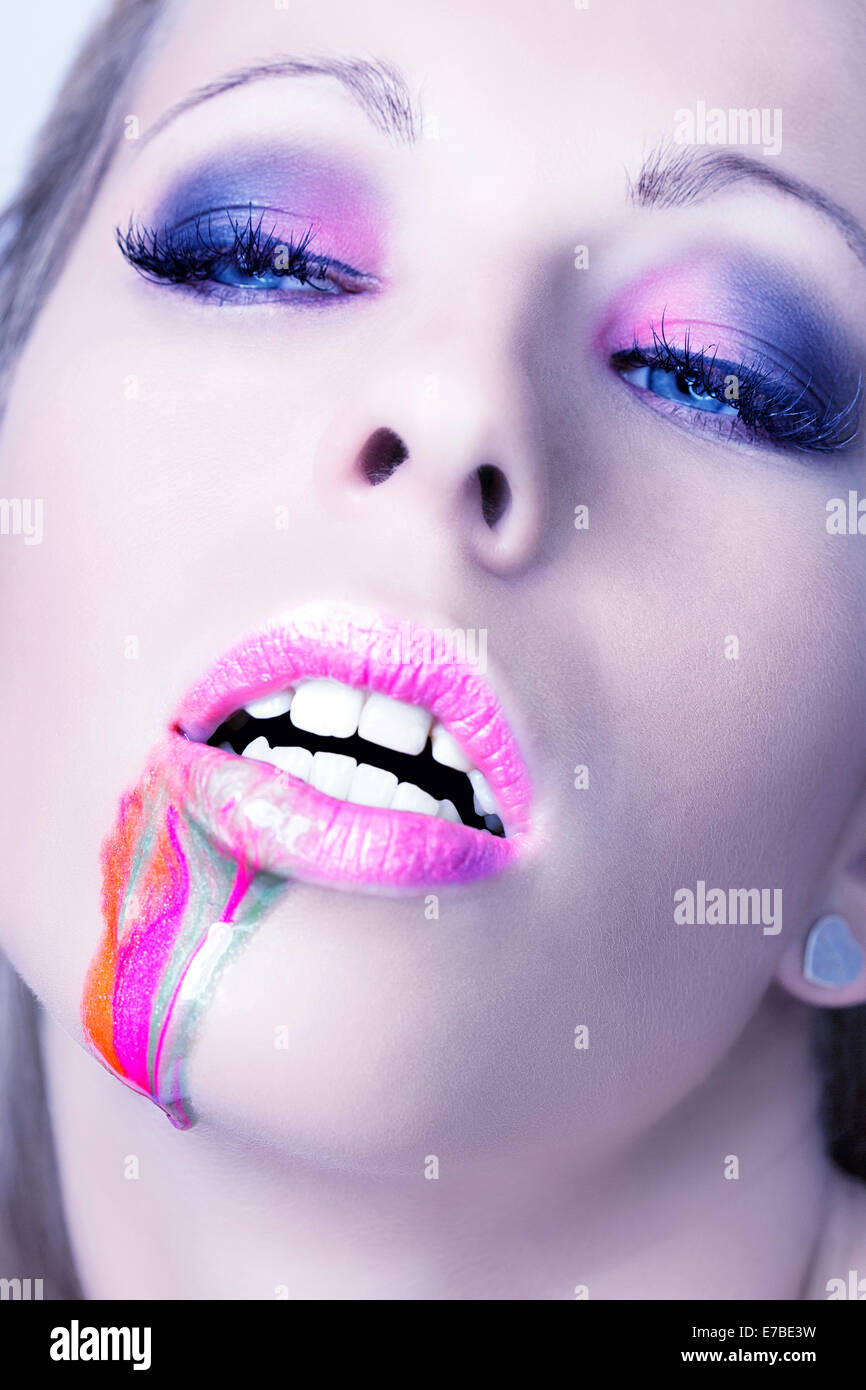 Maquillage extravagant Banque de photographies et d'images à haute  résolution - Alamy