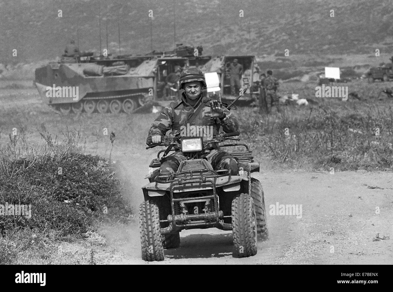 Les Marines américains lors des exercices de l'OTAN dans la mer Méditerranée à capeTeulada (Sardaigne, Italie, mai 1992) Banque D'Images