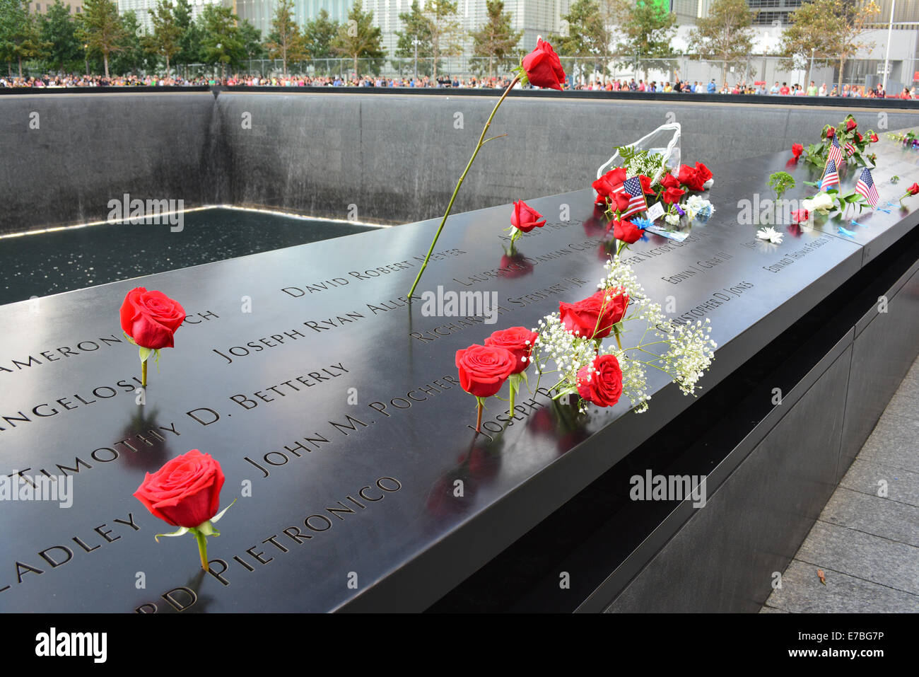 New York, USA. 11 Septembre, 2014. Le National 9/11 Memorial au Ground Zero sur le 13 e anniversaire des attaques terroristes dans la ville de New York. Crédit : Christopher Penler/Alamy Live News Banque D'Images