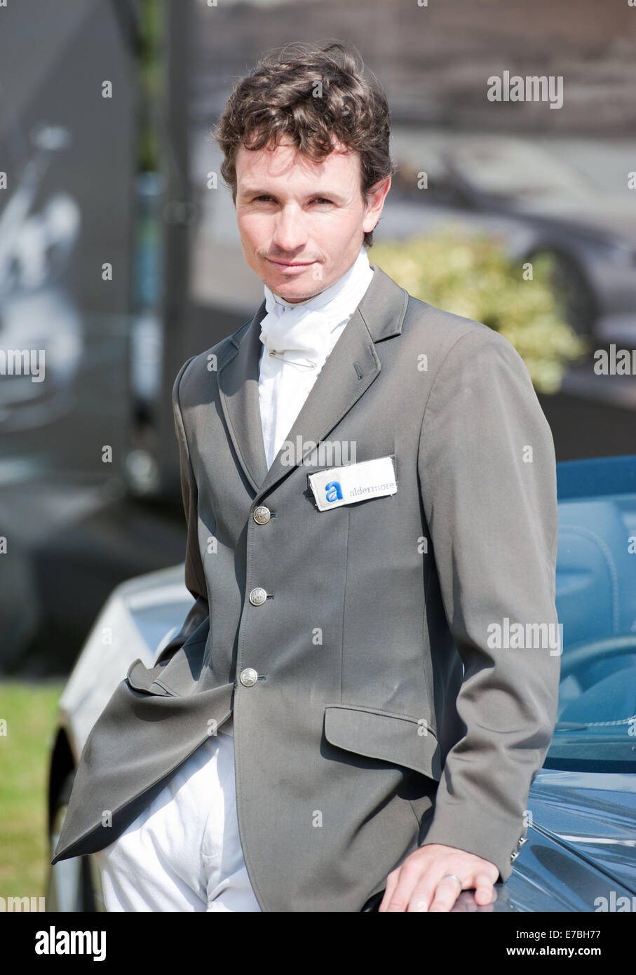 Le Palais de Blenheim, Woodstock, Oxford, UK. 12 Septembre, 2014. 12.09.14 Blenheim Palace CCI***/CIC*** Horse Trials 2014, jour 2 de 4 Blenheim Palace, Woodstock, Oxford UK. Francis Whittington (GBR) avec Aston Martin dans le boîtier, membres de l'Arène principale Crédit : Julie Priestley/Alamy Live News Banque D'Images