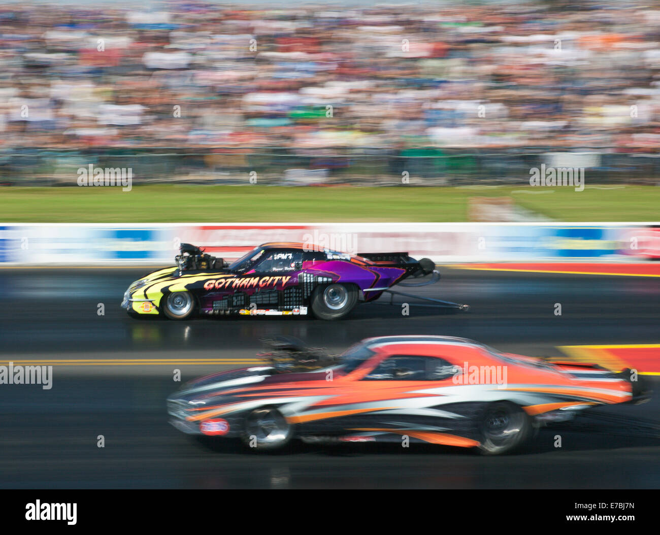 Pro Mod drag racing à Santa Pod. Mattias Wulcan Pontiac Firebird face visible, Bruno Bader Chevrolet Corvette loin côté. Banque D'Images