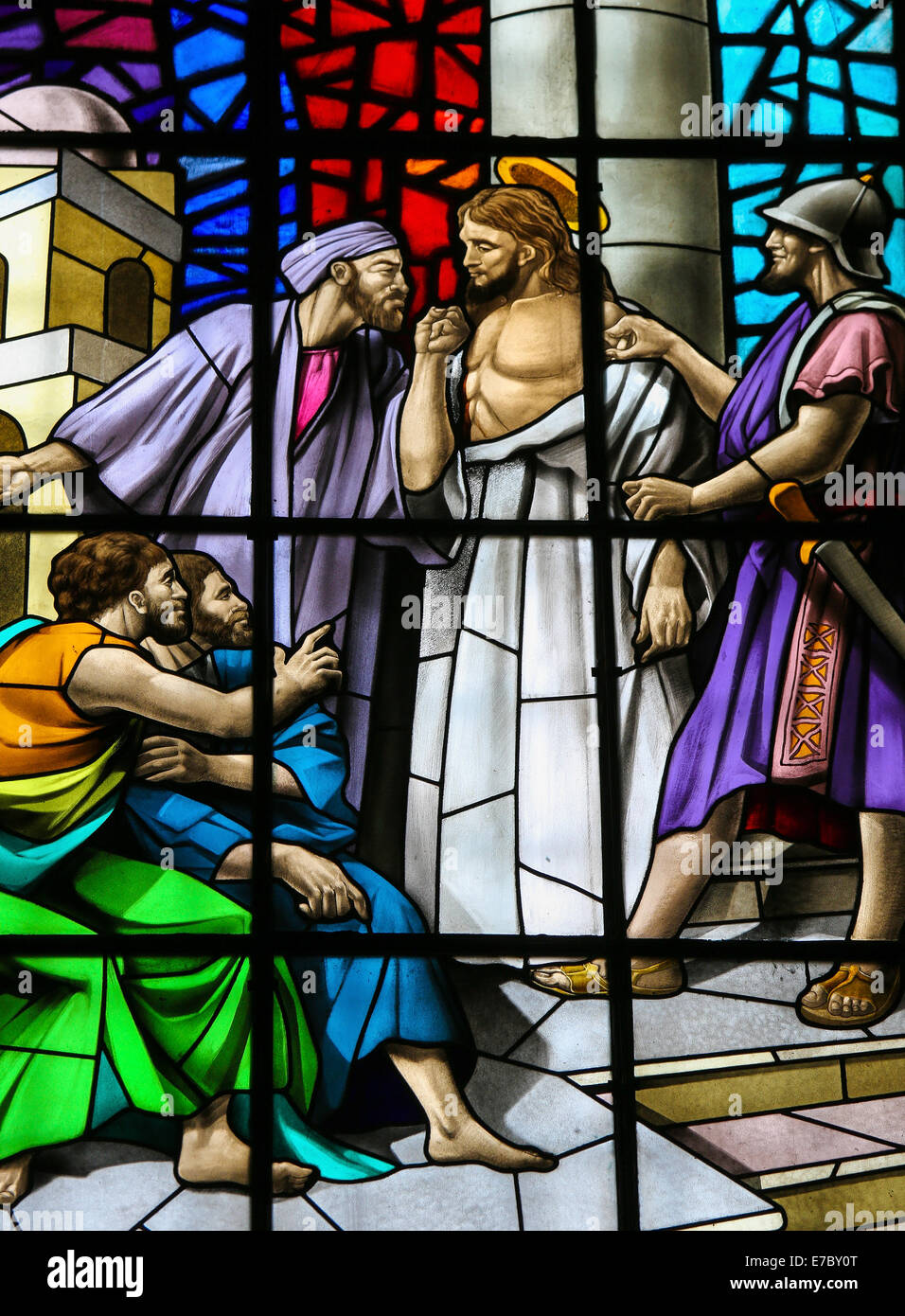Vitrail représentant Jésus accusé devant Ponce Pilate Banque D'Images