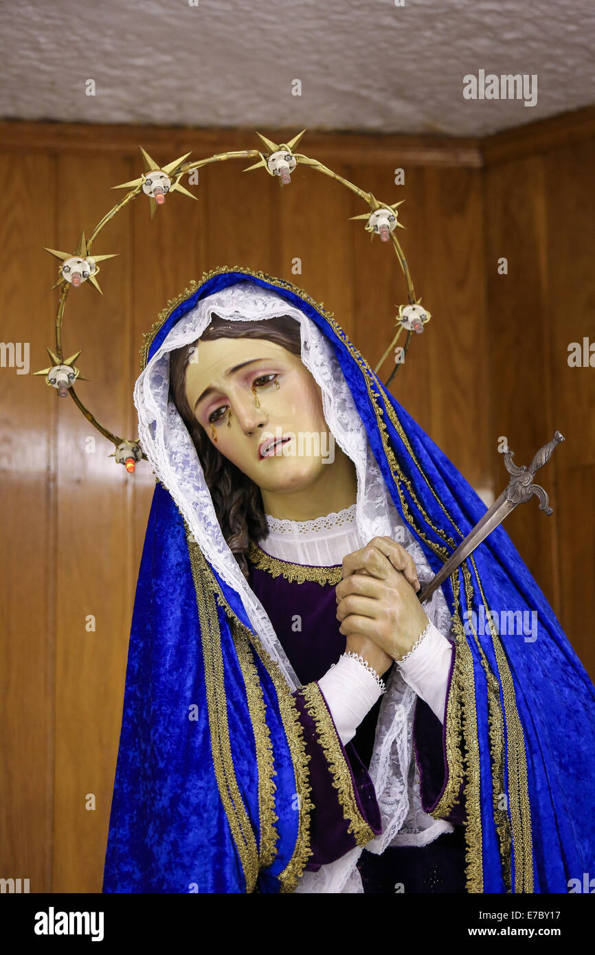 Statue de la Vierge Marie dans l'église de Santos Passos Guimaraes, Portugal. Banque D'Images